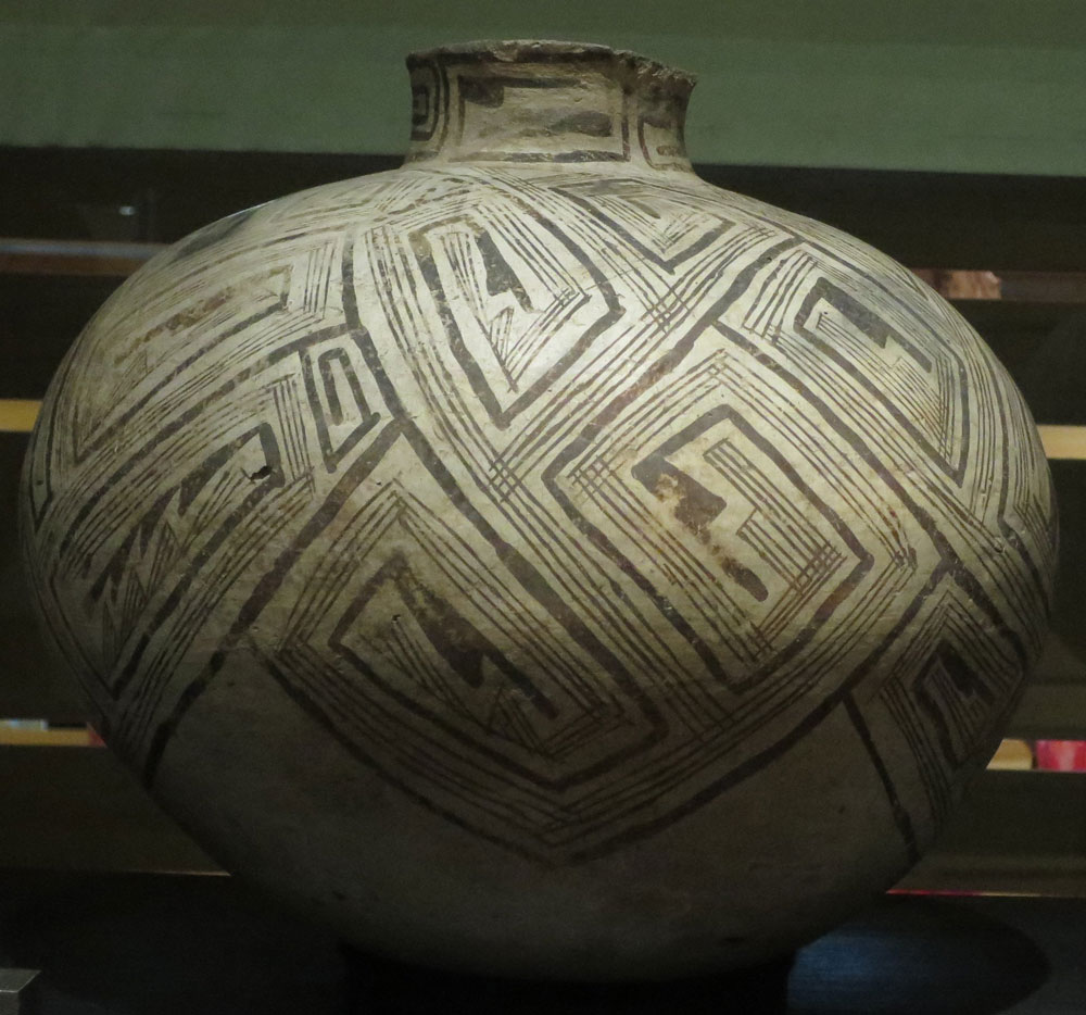 Ancestral_Pueblo,_Reserve_black_on_white_jar,_1050-1100_CE,_Heard_Museum